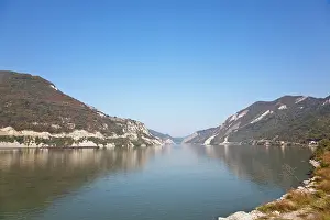 Waterway: Iron Gate, Portile de Fier, gorge of river