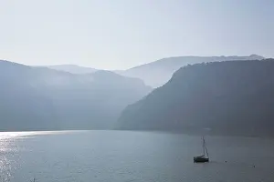 Waterway: Iron Gate, Portile de Fier, gorge of river