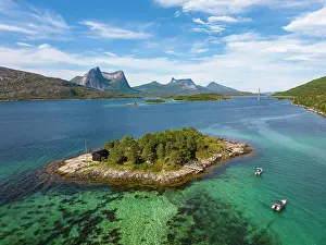 Lofoten: Island in the fjord off Bergen, mountains Kulhor