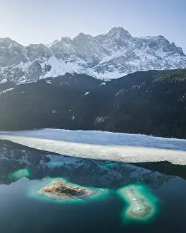 281019: Islands off mountains, coniferous forest, turquoise