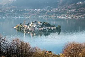 Isola: Isola San Giulio in Lake Orta, Lago d'Orta, Orta
