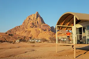 Isolation: The isolated Spitzkoppe mountain (1728 m)