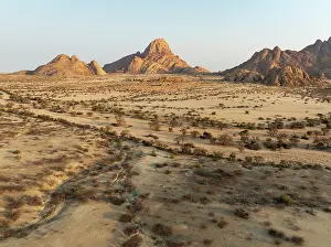 Eroded: The isolated Spitzkoppe mountain (1728 m) majestically rises above the surrounding desert plains