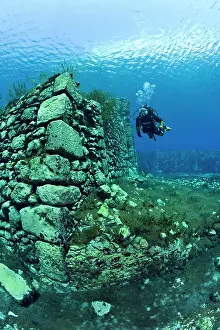 Dives: Italy, Abruzzo, Capestrano, Capo d'Acqua lake scuba diver ex