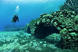 Dives: Italy, Abruzzo, Capestrano, Capo d'Acqua lake scuba diver ex