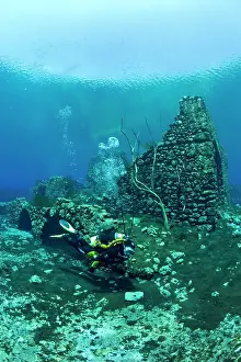 Dives: Italy, Abruzzo, Capestrano, Capo d'Acqua lake scuba diver ex