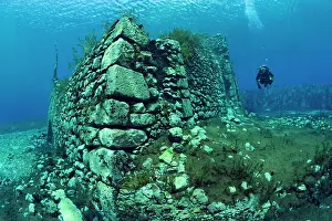 Dives: Italy, Abruzzo, Capestrano, Capo d'Acqua lake scuba diver ex