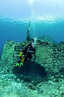 Dives: Italy, Abruzzo, Capestrano, Capo d'Acqua lake scuba diver ex