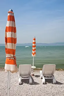 Gravel: Italy, Brescia Province, Sirmione. Lakeside