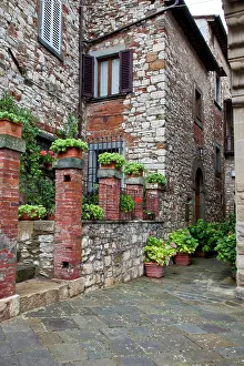 Julie: Italy, Radda in Chianti. Entrance to homes along