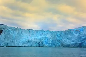 Sermeq: Jakobshavn Glacier blue ice at the face
