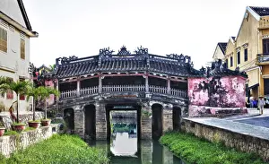 Viet: Japanese Covered Bridge-Hoi An-Viet