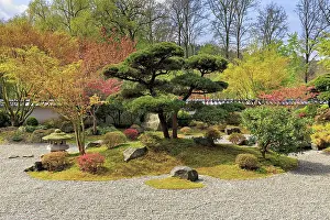 300517: Japanese garden in spring, Kare-San-Sui, zen garden