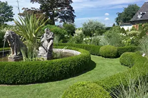 Fountain: Jardin d'Anglique - Phornium in the garden pond
