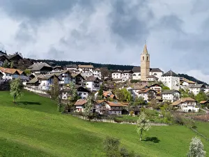 Salto: Jenesien (san genesio atesino) above city