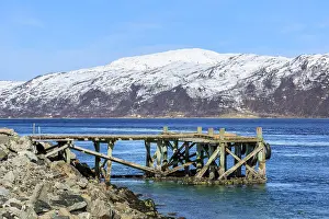 Mooring: Jetty at Kvalsund, snow-covered mountains, island