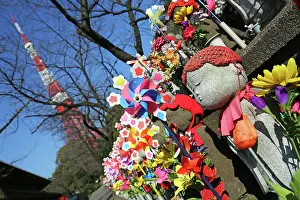 Cemeteries: Jizo statues and pinwheel windmill toys in the Zojoji Te