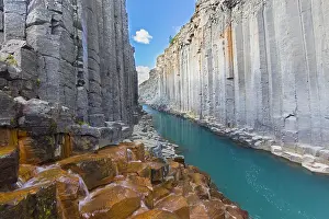Basalt: Jnkla glacial river and basalt columns, volcanic rock format