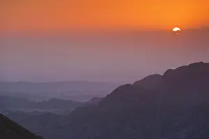 Wadi: Jordan, Petra-Wadi Musa, sunset over Petra