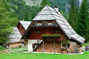 Chalet: Just before the Vrsic Pass, the Inn Kekceva Domacija