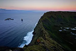 Metre: Kari Kari, 200-metre side of Rano Kau volcano
