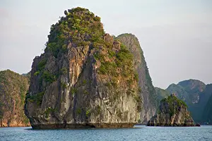 Tonkin: Karst formations, Cat Ba national park