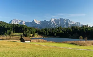 Alpe: Karwendel range near Mittenwald and lake