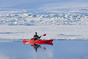 Adventures: Kayak at Joekulsarlon glacier lagoon in winter - Iceland