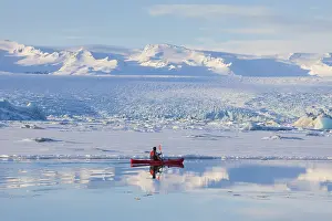 Adventures: Kayak at Joekulsarlon glacier lagoon in winter - Iceland