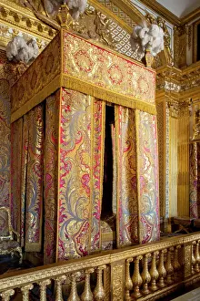 Wealth: King's Chamber and bed at Chateau de Versailles