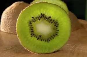 Kiwi: Kiwi - Slice of the fruit showing its seeds