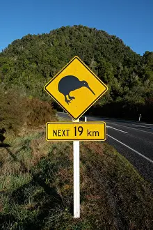 Sign: Kiwi warning sign