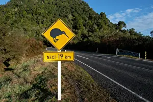 Sign: Kiwi warning sign