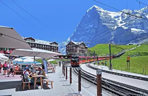 Eiger: Kleine Scheidegg with restaurant terrace and Jungfrau