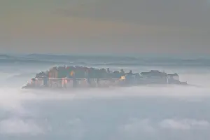Table: Knnigstein Fortress above the morning mist at su