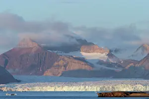 Alesund: Kongsvegan Glacier - near Ny-Alesund, Spitzbergen. Svalbard