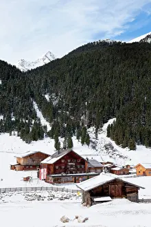 Krimml: The Krimmler Tauernhaus in the valley of