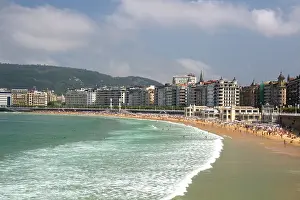 Frazier: La Concha Bay in the city of Donostia-San