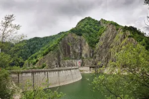 Hydropower: Lacul Vidraru with dam, barrage in the Fagars