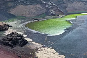 Olivine: The Lago Verde / Green Lake - The water contains
