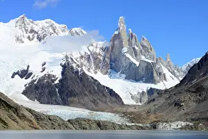 Icefeld: Laguna Torre with Cerro Torre and Cerro Adela with