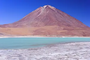 Stark: Laguna Verde and Volcan Licancabur - turqoise coloured