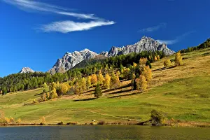 Howse: Lai da Tarasp, lake with mountain landscape in autumn