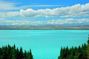Makes: Laka Pukaki - milky blue water of Lake Pukaki makes