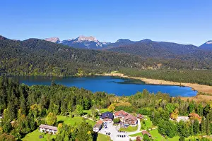 Gastronomy: Lake Barmsee with alpine inn near Krun, mountains