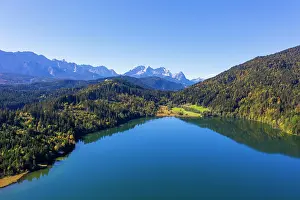 Werdenfelser: Lake Barmsee near Kran, Wetterstein range with Wettersteinwa
