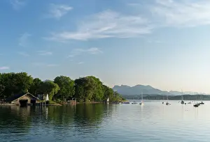 Yacht: Lake Chiemsee with the Bavarian Alps in