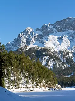 Cable: Lake Eibsee during winter with the Wetterstein