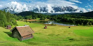 Foothills: Lake Gerold, behind it the cloud-covered Karwend