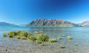 Clean: Lake Hawea, clear lake with mountains, Otago region
